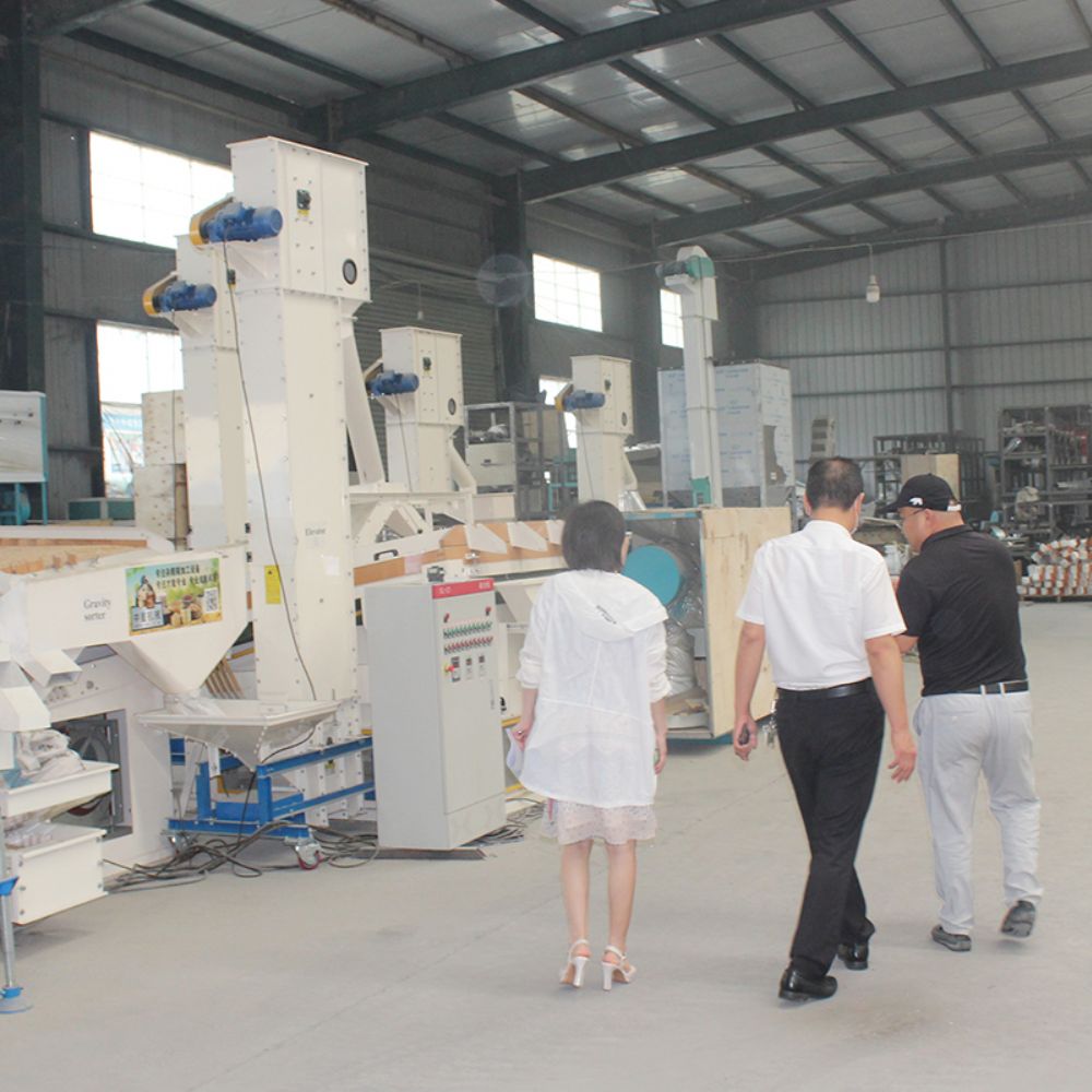 上級領(lǐng)導參觀指導市場工作