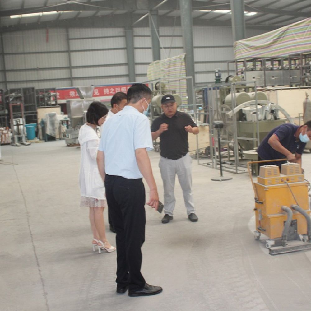 上級領(lǐng)導參觀指導市場工作